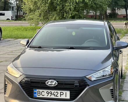Серый Хендай Ioniq, объемом двигателя 1.6 л и пробегом 150 тыс. км за 13000 $, фото 9 на Automoto.ua
