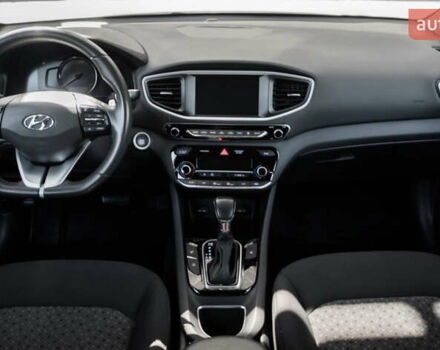 Серый Хендай Ioniq, объемом двигателя 1.58 л и пробегом 65 тыс. км за 16999 $, фото 21 на Automoto.ua