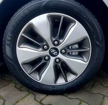 Серый Хендай Ioniq, объемом двигателя 1.58 л и пробегом 72 тыс. км за 16500 $, фото 25 на Automoto.ua