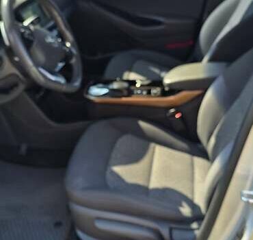 Серый Хендай Ioniq, объемом двигателя 0 л и пробегом 119 тыс. км за 13100 $, фото 11 на Automoto.ua