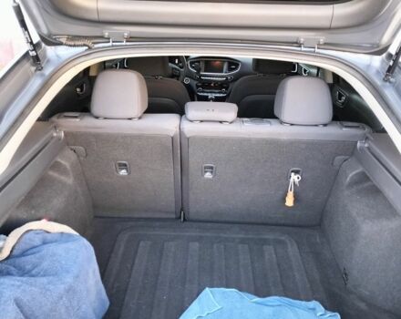 Сірий Хендай Ioniq, об'ємом двигуна 1.6 л та пробігом 165 тис. км за 12500 $, фото 10 на Automoto.ua