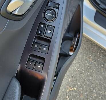 Серый Хендай Ioniq, объемом двигателя 0 л и пробегом 119 тыс. км за 13100 $, фото 10 на Automoto.ua