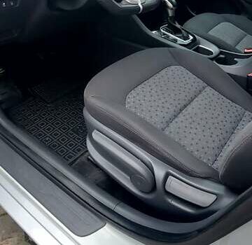 Серый Хендай Ioniq, объемом двигателя 1.58 л и пробегом 72 тыс. км за 16500 $, фото 39 на Automoto.ua