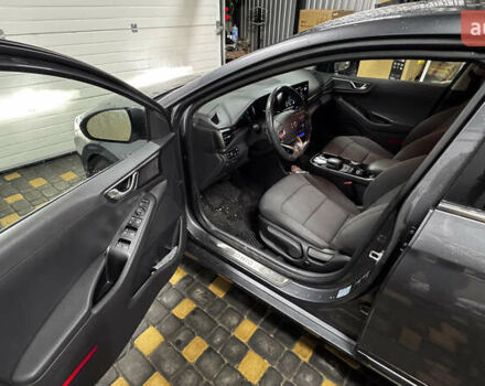 Серый Хендай Ioniq, объемом двигателя 0 л и пробегом 130 тыс. км за 15500 $, фото 8 на Automoto.ua