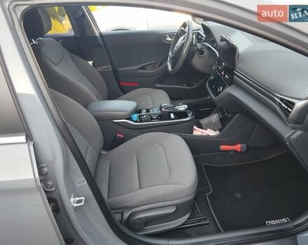 Серый Хендай Ioniq, объемом двигателя 0 л и пробегом 147 тыс. км за 16200 $, фото 7 на Automoto.ua