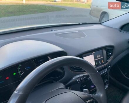 Серый Хендай Ioniq, объемом двигателя 0 л и пробегом 142 тыс. км за 12999 $, фото 2 на Automoto.ua