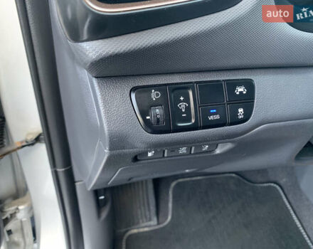 Серый Хендай Ioniq, объемом двигателя 0 л и пробегом 142 тыс. км за 12999 $, фото 25 на Automoto.ua