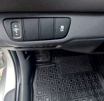 Серый Хендай Ioniq, объемом двигателя 1.58 л и пробегом 72 тыс. км за 16500 $, фото 33 на Automoto.ua