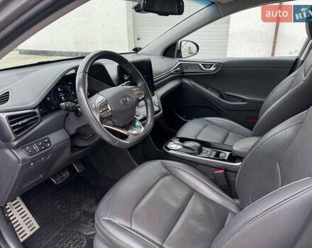 Серый Хендай Ioniq, объемом двигателя 0 л и пробегом 104 тыс. км за 16700 $, фото 10 на Automoto.ua