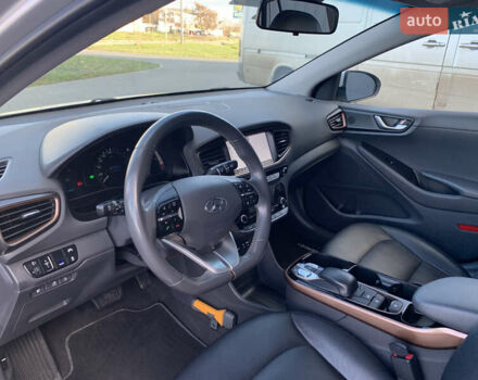 Серый Хендай Ioniq, объемом двигателя 0 л и пробегом 142 тыс. км за 12999 $, фото 24 на Automoto.ua