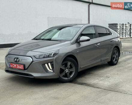 Серый Хендай Ioniq, объемом двигателя 0 л и пробегом 104 тыс. км за 16700 $, фото 1 на Automoto.ua