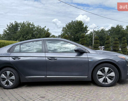Серый Хендай Ioniq, объемом двигателя 1.58 л и пробегом 65 тыс. км за 16999 $, фото 2 на Automoto.ua