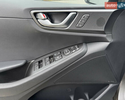Серый Хендай Ioniq, объемом двигателя 0 л и пробегом 104 тыс. км за 16700 $, фото 11 на Automoto.ua
