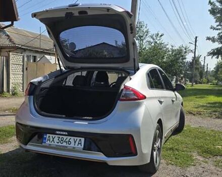 Серый Хендай Ioniq, объемом двигателя 0 л и пробегом 119 тыс. км за 13100 $, фото 3 на Automoto.ua