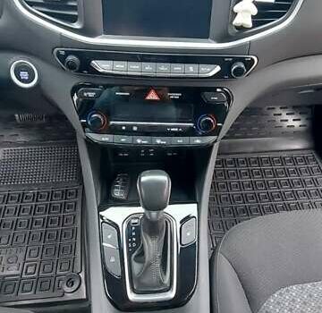 Серый Хендай Ioniq, объемом двигателя 1.58 л и пробегом 72 тыс. км за 16500 $, фото 36 на Automoto.ua