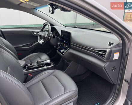 Серый Хендай Ioniq, объемом двигателя 0 л и пробегом 104 тыс. км за 16700 $, фото 14 на Automoto.ua