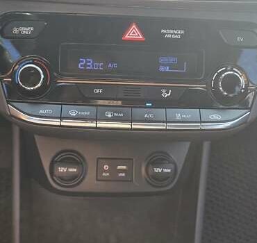 Серый Хендай Ioniq, объемом двигателя 0 л и пробегом 119 тыс. км за 13100 $, фото 6 на Automoto.ua