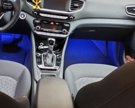Сірий Хендай Ioniq, об'ємом двигуна 1.6 л та пробігом 165 тис. км за 12500 $, фото 3 на Automoto.ua