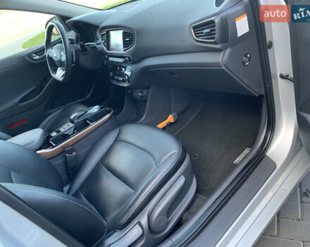 Серый Хендай Ioniq, объемом двигателя 0 л и пробегом 142 тыс. км за 12999 $, фото 16 на Automoto.ua