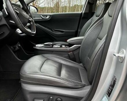 Сірий Хендай Ioniq, об'ємом двигуна 0 л та пробігом 131 тис. км за 16500 $, фото 16 на Automoto.ua