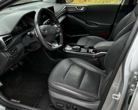 Сірий Хендай Ioniq, об'ємом двигуна 0 л та пробігом 131 тис. км за 16500 $, фото 17 на Automoto.ua