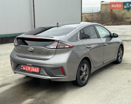 Серый Хендай Ioniq, объемом двигателя 0 л и пробегом 104 тыс. км за 16700 $, фото 5 на Automoto.ua