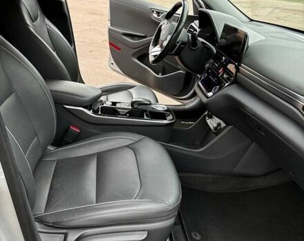 Сірий Хендай Ioniq, об'ємом двигуна 0 л та пробігом 131 тис. км за 16500 $, фото 28 на Automoto.ua