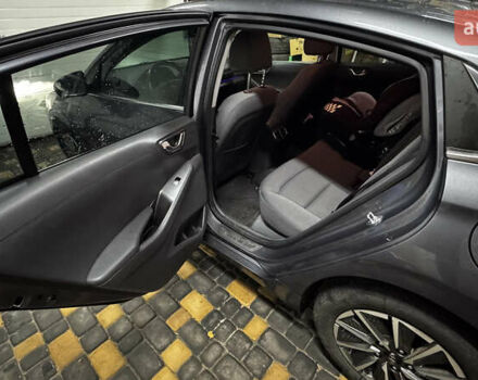 Серый Хендай Ioniq, объемом двигателя 0 л и пробегом 130 тыс. км за 15500 $, фото 9 на Automoto.ua