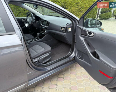 Серый Хендай Ioniq, объемом двигателя 1.58 л и пробегом 65 тыс. км за 16999 $, фото 13 на Automoto.ua