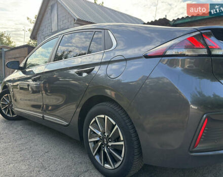 Серый Хендай Ioniq, объемом двигателя 0 л и пробегом 75 тыс. км за 15499 $, фото 8 на Automoto.ua