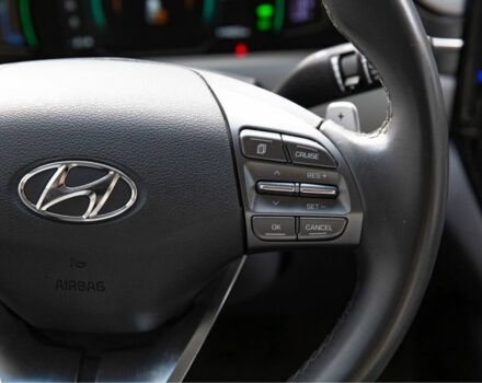 Серый Хендай Ioniq, объемом двигателя 1.58 л и пробегом 126 тыс. км за 14700 $, фото 7 на Automoto.ua