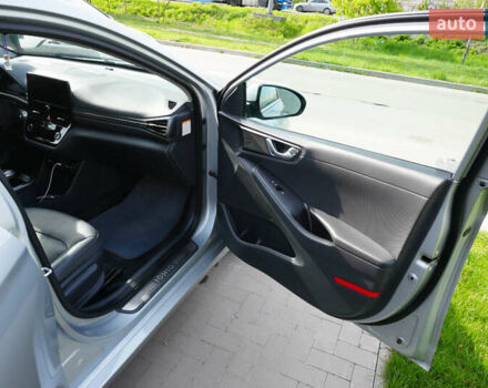 Серый Хендай Ioniq, объемом двигателя 0 л и пробегом 45 тыс. км за 16500 $, фото 46 на Automoto.ua