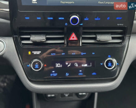 Серый Хендай Ioniq, объемом двигателя 0 л и пробегом 58 тыс. км за 15199 $, фото 53 на Automoto.ua