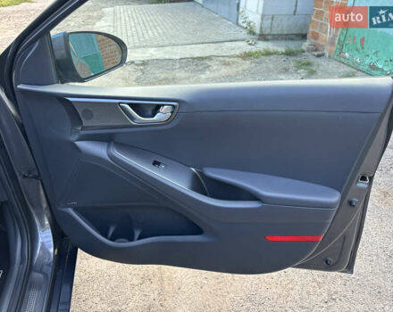 Серый Хендай Ioniq, объемом двигателя 0 л и пробегом 75 тыс. км за 15499 $, фото 25 на Automoto.ua