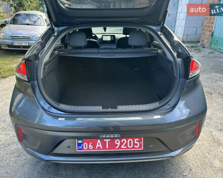 Серый Хендай Ioniq, объемом двигателя 0 л и пробегом 75 тыс. км за 15499 $, фото 32 на Automoto.ua
