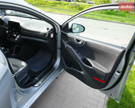 Серый Хендай Ioniq, объемом двигателя 0 л и пробегом 45 тыс. км за 16500 $, фото 47 на Automoto.ua