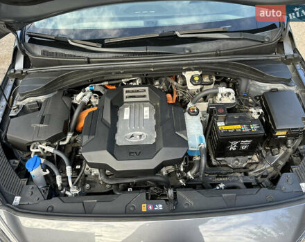 Серый Хендай Ioniq, объемом двигателя 0 л и пробегом 75 тыс. км за 15499 $, фото 29 на Automoto.ua