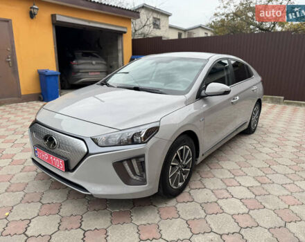 Серый Хендай Ioniq, объемом двигателя 0 л и пробегом 58 тыс. км за 15199 $, фото 9 на Automoto.ua