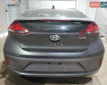 Серый Хендай Ioniq, объемом двигателя 1.58 л и пробегом 128 тыс. км за 3000 $, фото 5 на Automoto.ua