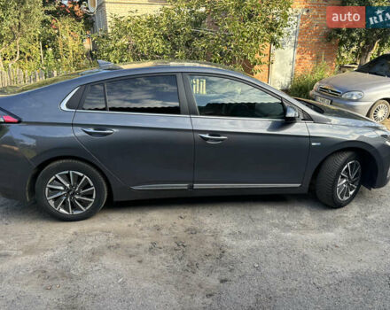 Серый Хендай Ioniq, объемом двигателя 0 л и пробегом 75 тыс. км за 15499 $, фото 6 на Automoto.ua
