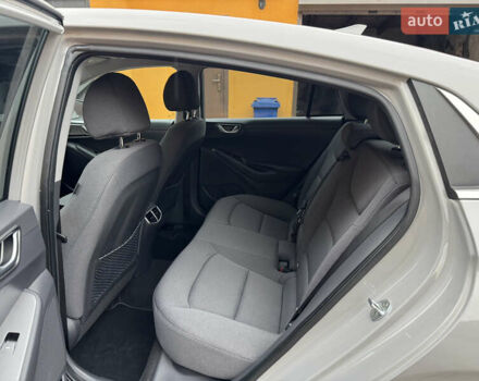Серый Хендай Ioniq, объемом двигателя 0 л и пробегом 58 тыс. км за 15199 $, фото 16 на Automoto.ua