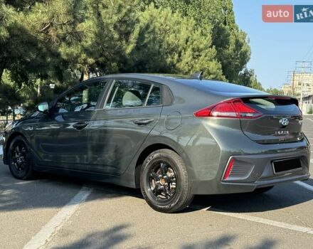 Сірий Хендай Ioniq, об'ємом двигуна 1.58 л та пробігом 165 тис. км за 15999 $, фото 4 на Automoto.ua