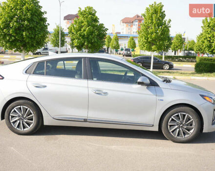Серый Хендай Ioniq, объемом двигателя 0 л и пробегом 45 тыс. км за 16500 $, фото 9 на Automoto.ua
