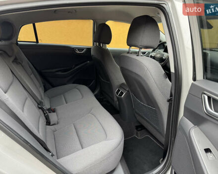 Серый Хендай Ioniq, объемом двигателя 0 л и пробегом 58 тыс. км за 15199 $, фото 36 на Automoto.ua