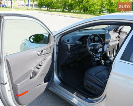 Серый Хендай Ioniq, объемом двигателя 0 л и пробегом 45 тыс. км за 16500 $, фото 20 на Automoto.ua