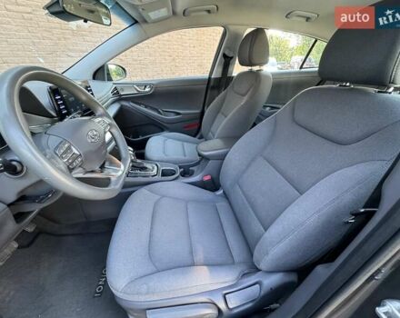 Сірий Хендай Ioniq, об'ємом двигуна 1.58 л та пробігом 165 тис. км за 15999 $, фото 11 на Automoto.ua