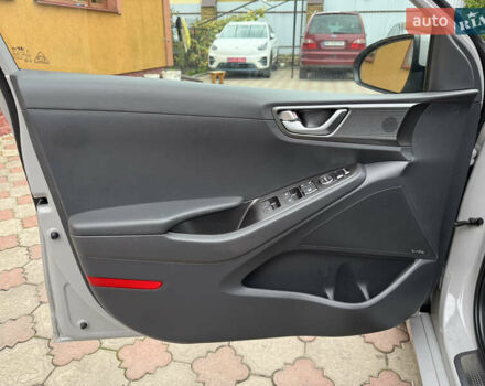 Серый Хендай Ioniq, объемом двигателя 0 л и пробегом 58 тыс. км за 15199 $, фото 11 на Automoto.ua