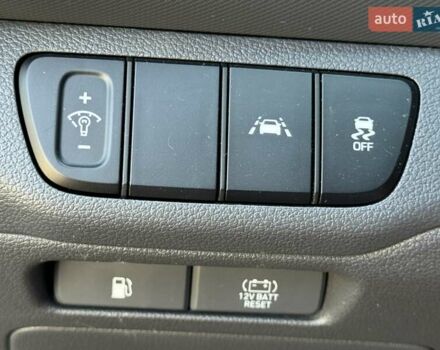 Сірий Хендай Ioniq, об'ємом двигуна 1.58 л та пробігом 165 тис. км за 15999 $, фото 17 на Automoto.ua