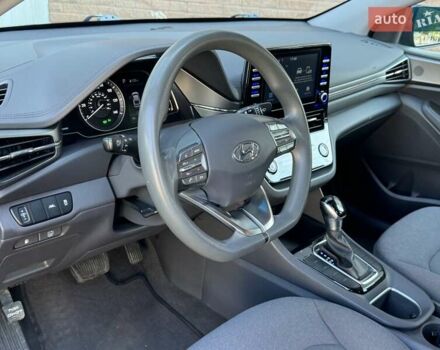 Сірий Хендай Ioniq, об'ємом двигуна 1.58 л та пробігом 165 тис. км за 15999 $, фото 10 на Automoto.ua