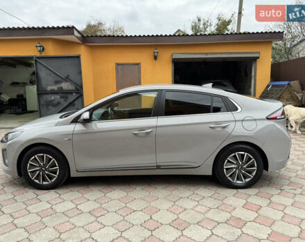 Серый Хендай Ioniq, объемом двигателя 0 л и пробегом 58 тыс. км за 15199 $, фото 8 на Automoto.ua
